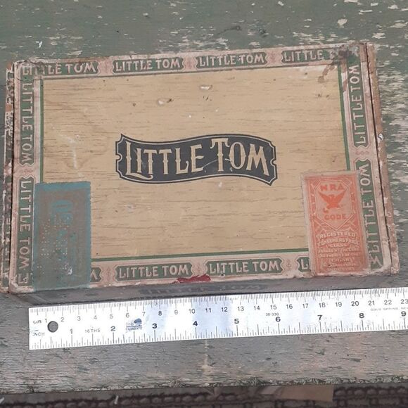 4 pc set of Vintage cigar boxes including Little Tom, Tom Moore, Yorkshire, etc. - Picture 6 of 9